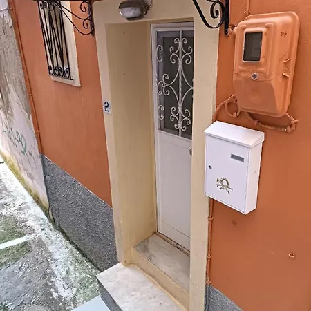 Two-storey Maisonette Next To The Port * Mantouki